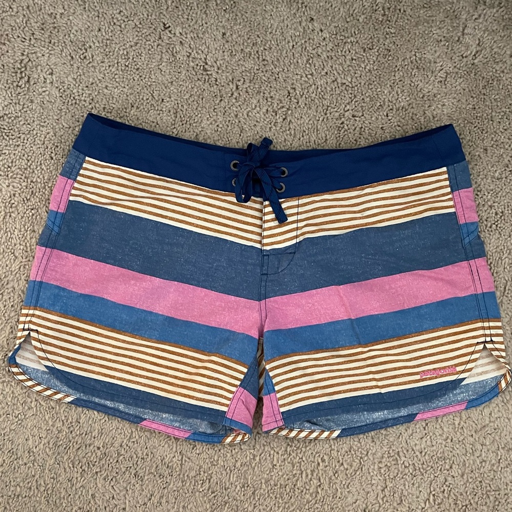 Patagonia Women’s Wavefarer board shorts 5in